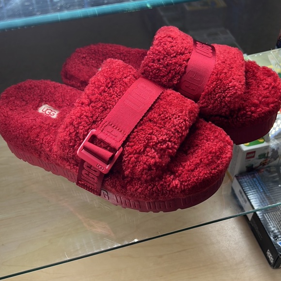 UGG fluffita red in size 8 - Picture 3 of 3